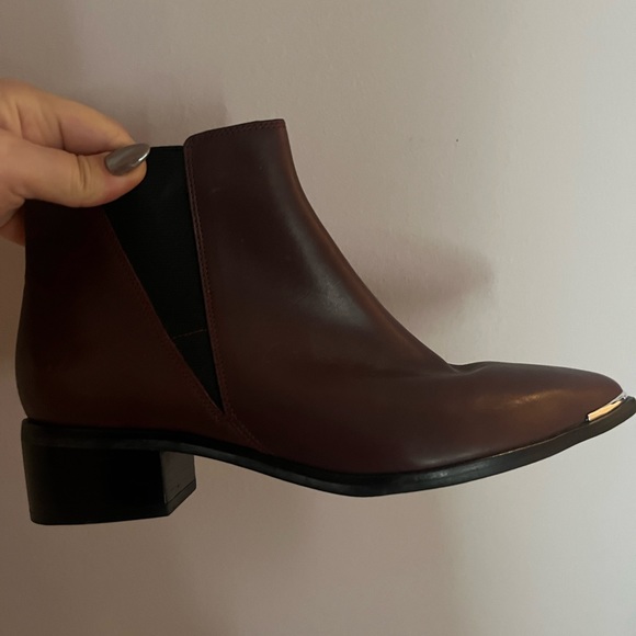 Marc Fisher Burgundy Pointy Toe Chelsea Boots 7.5 - Picture 3 of 4